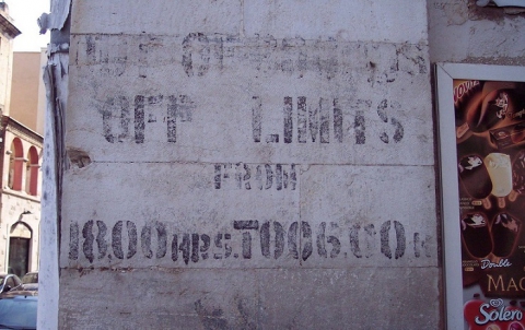 A Bari Vecchia una scritta dipinta dagli Alleati durante la Guerra: ma � stata coperta